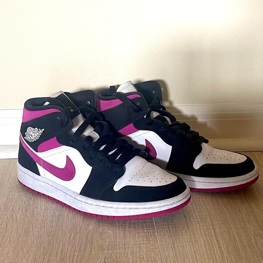 Women’s Nike Air Jordan “ cactus flower” 7.5 US